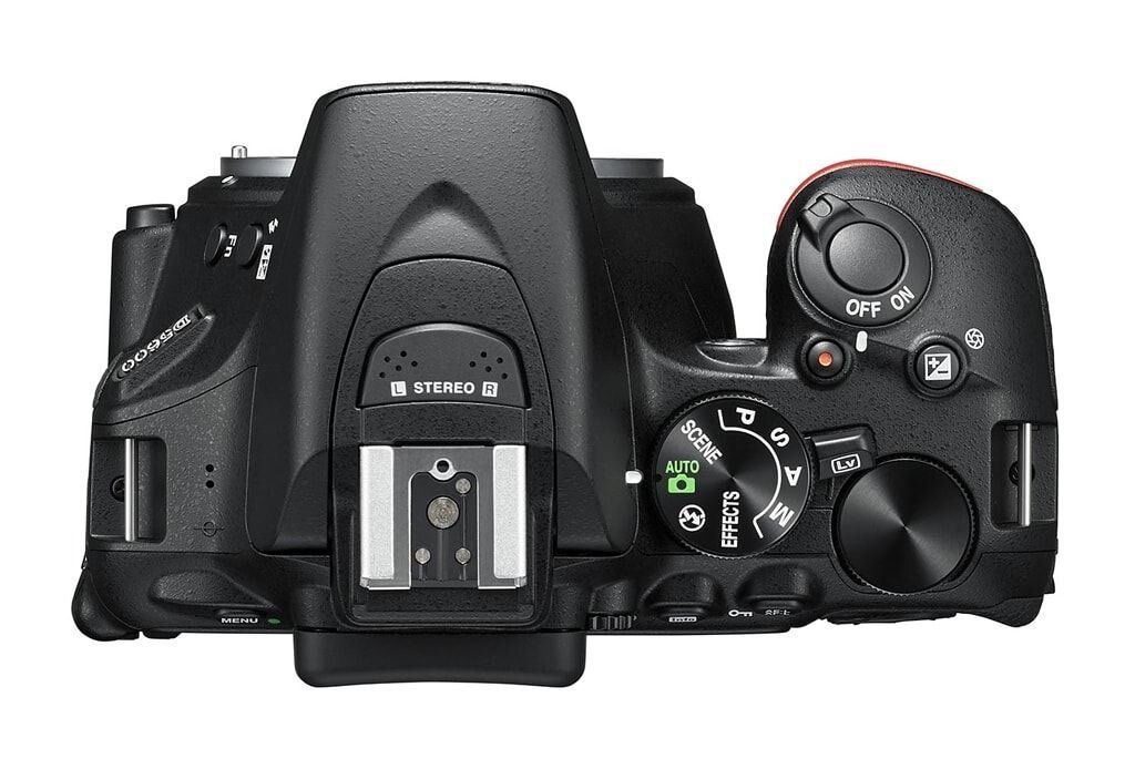 Nikon D5600 + AF-S 18-140mm 1:3,5-5,6 G VR