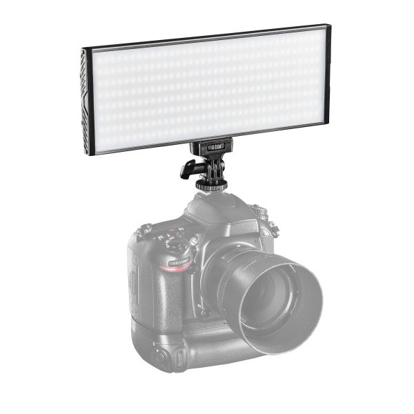 Walimex Pro LED Niova 300 Bi Color Leuchte on Camera