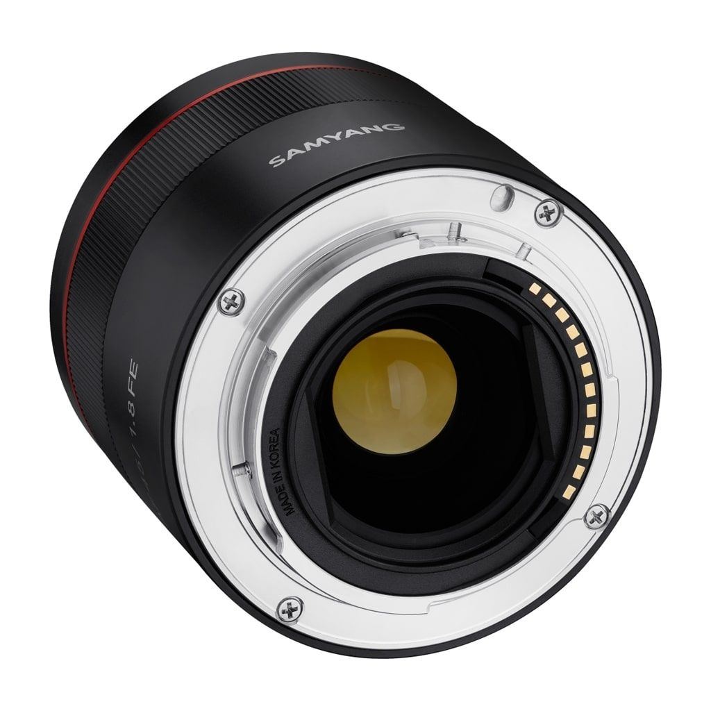 Samyang AF 45mm 1:1,8 FE + Lens Station für Sony E