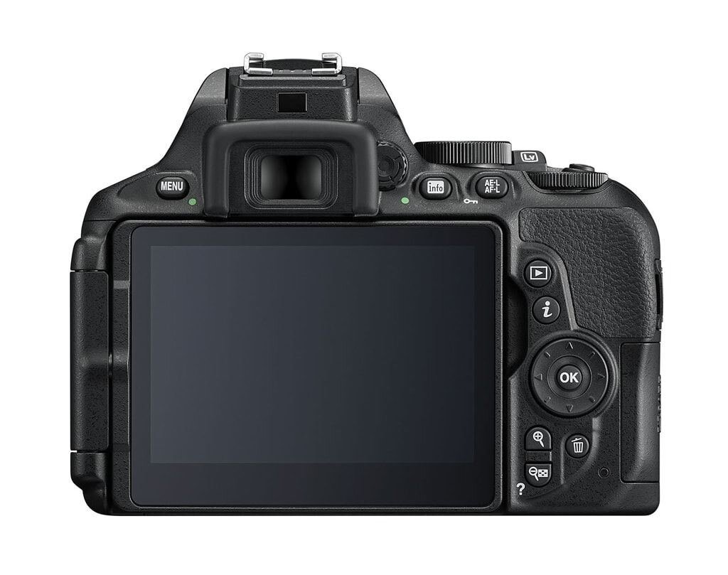 Nikon D5600 + AF-S 18-140mm 1:3,5-5,6 G VR