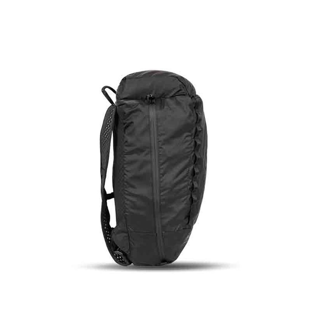 WANDRD VEER Black Photo Bundle Faltrucksack mit aufblasbarem Rückenpolster und Camera Cube