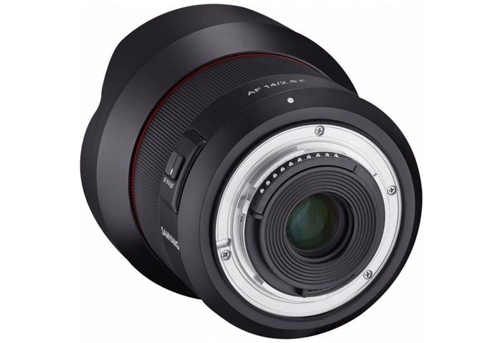 Samyang AF 14mm 1:2,8 + Lens Station für Nikon F