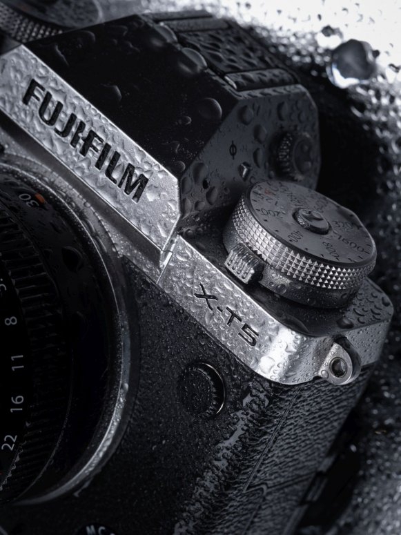 Fujifilm X-T5 silber + XF 18-55mm 1:2,8-4 R LM OIS