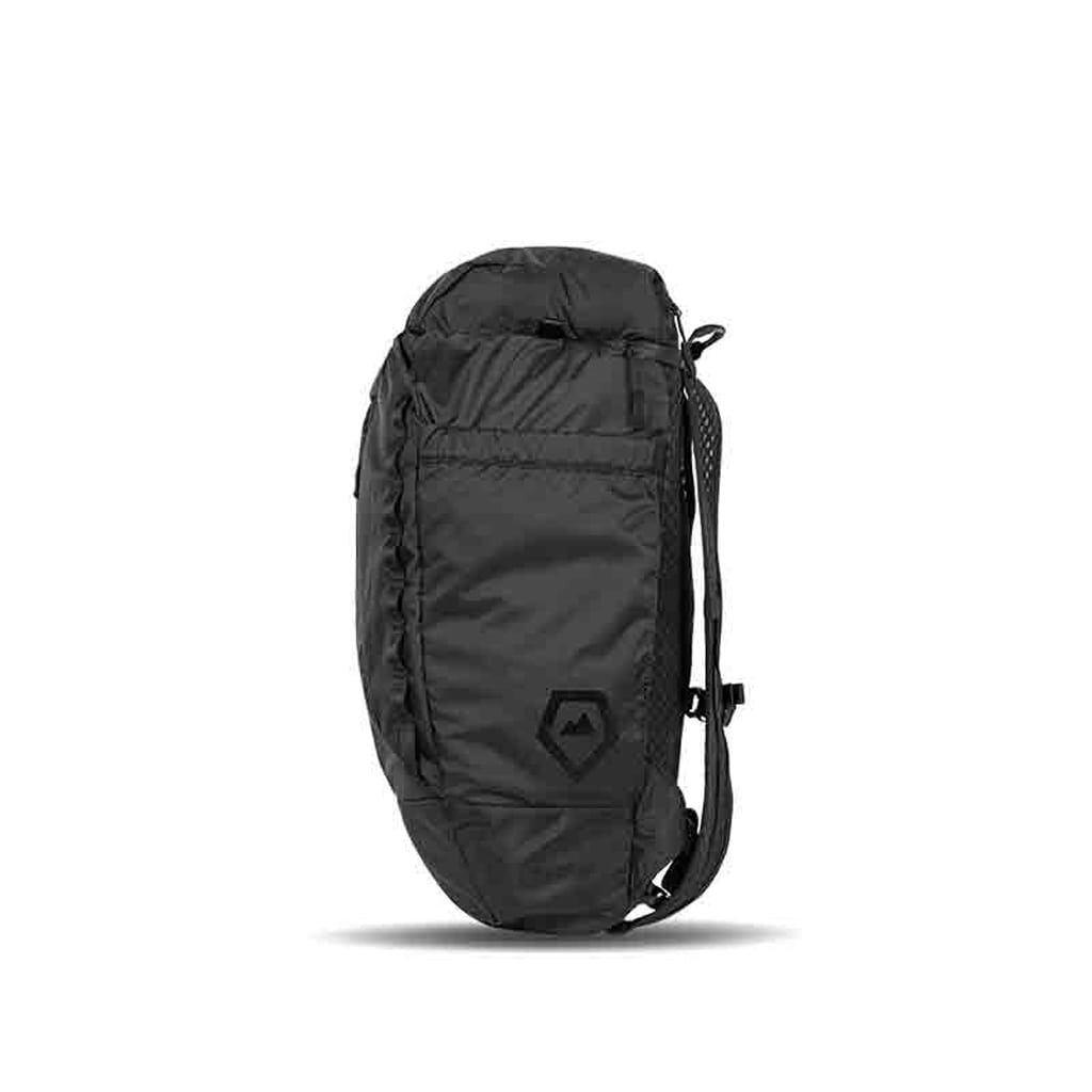 WANDRD VEER Black Photo Bundle Faltrucksack mit aufblasbarem Rückenpolster und Camera Cube